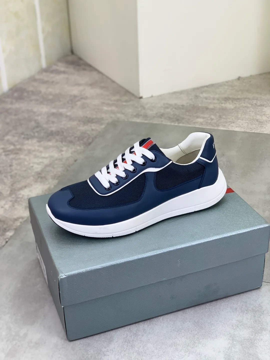 Men's men's shoes💰P600💰【New style】Top quality, classic popular models on the official website, timeless for a century,🆘 The trendy brand (Prada) mainly promotes popular models, avant-garde and versatile fashionable men's shoes, private version molding, cowhide surface splicing 1:1 oil edge processing... fashionable and simple, original imported cowhide interior cowhide feet; the atmosphere and personality are more fashionable, eye-catching and pursuing class. It will subvert old ideas and be a must-have for fashionistas who want to spend time with you! Must keep it! High-end comfort, high-end quality workmanship. Size: 38-44 4️⃣ colors available. full package